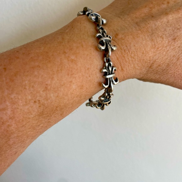 Vintage Sterling Silver Fleur de Lis Bracelet with Toggle Clasp - Picture 2 of 7